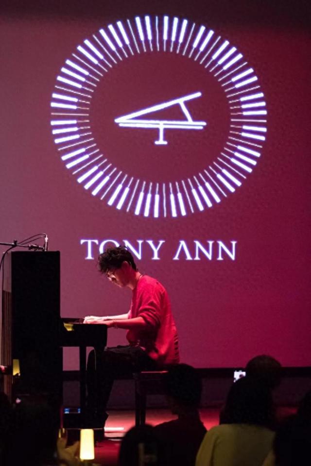 九游娱乐文化：华裔钢琴家TonyAnn北京举办独奏音乐会他称创作很多是即兴的