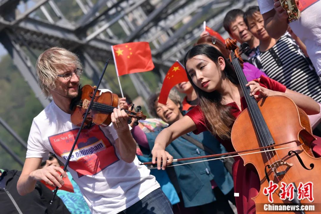 九游娱乐文化：东西问｜美国乡村音乐家：常来常往对维持这份鲜活友谊很要紧(图4)